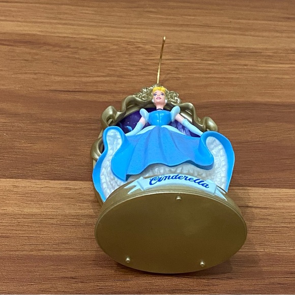 Vintage 1997 DISNEY Hallmark Cinderella Christmas Tree Ornament - Picture 11 of 15